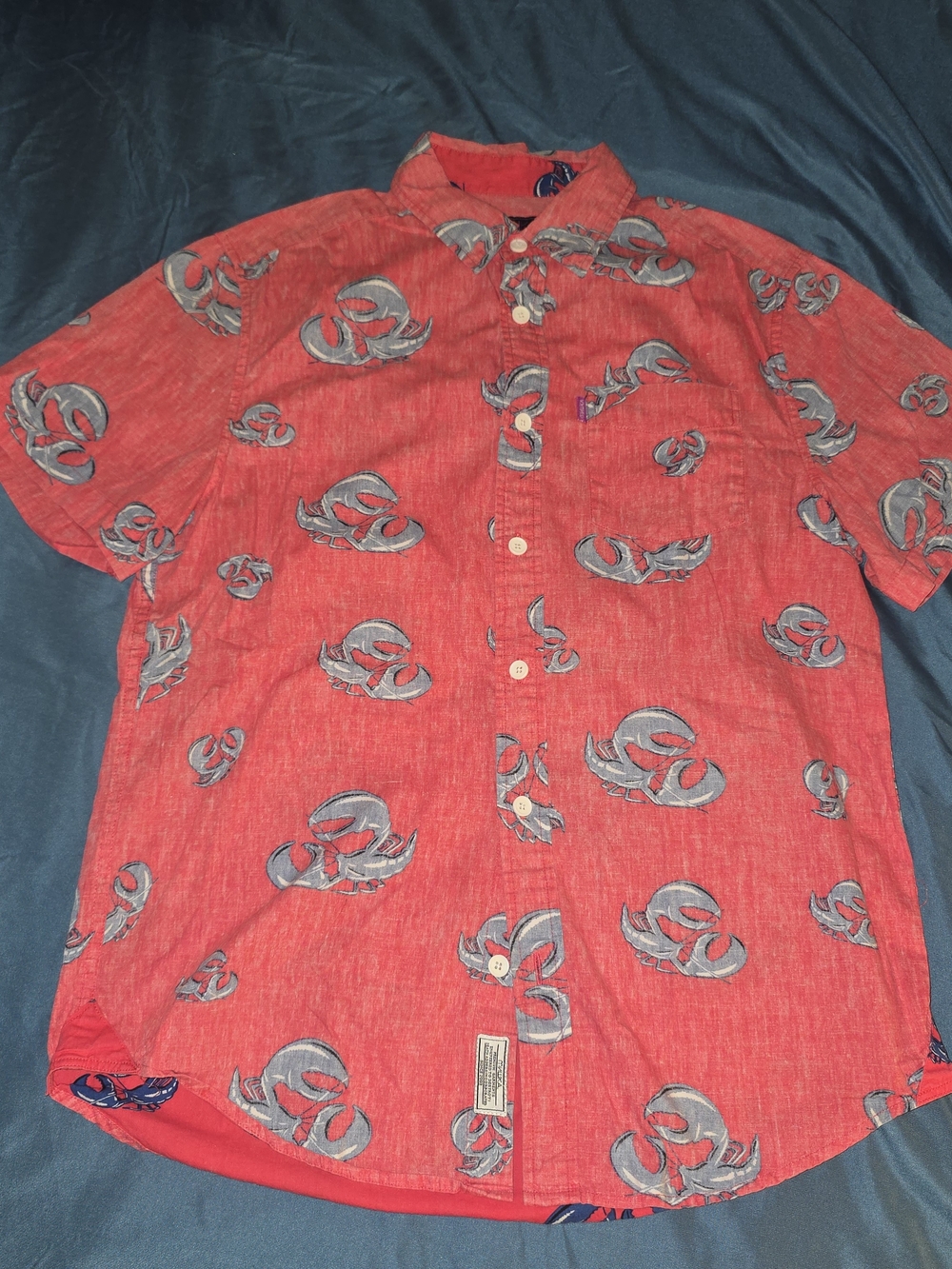 Y2K Men's Red Short-Sleeve Button-Up Shirt